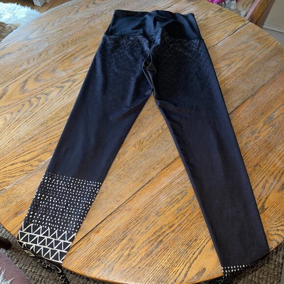 ONZIE FLOW black patterned leggings/exc condition/S/M - Picture 5 of 6